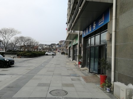 五爱人家沿街商铺 随时看房·