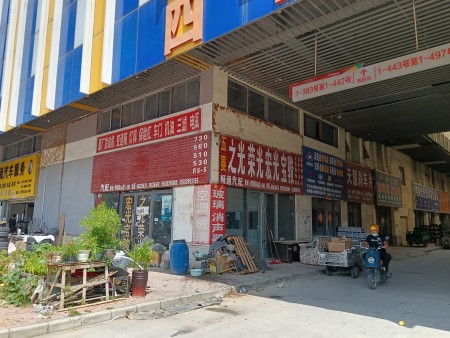 华南城汽摩配件区商铺 随时看房·