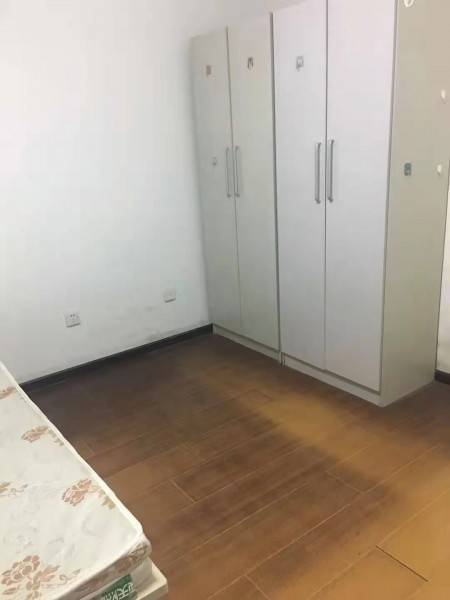 龙锦苑东五区 随时看房·