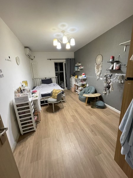 建都家园 2居室 2240元/月