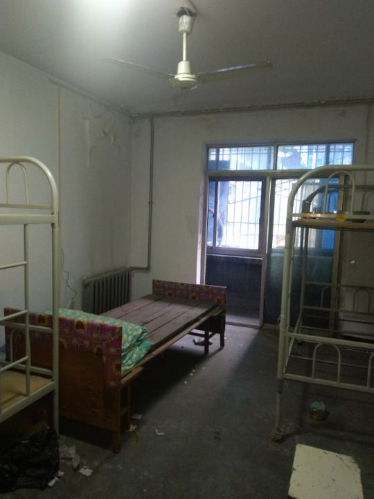 光辉巷 3居室 1200元/月
