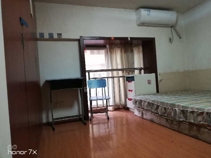 龙江路28号 4居室 1000元/月