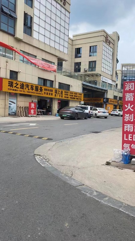 万宇汽配城 随时看房·