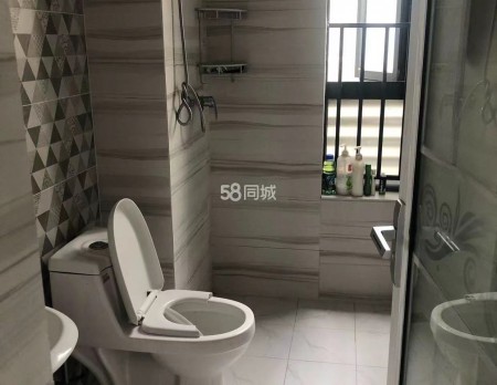 龙岗爱联地铁口中粮祥云广场 随时看房·