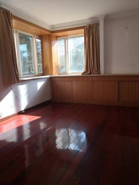 山屏街 3居室 2700元/月