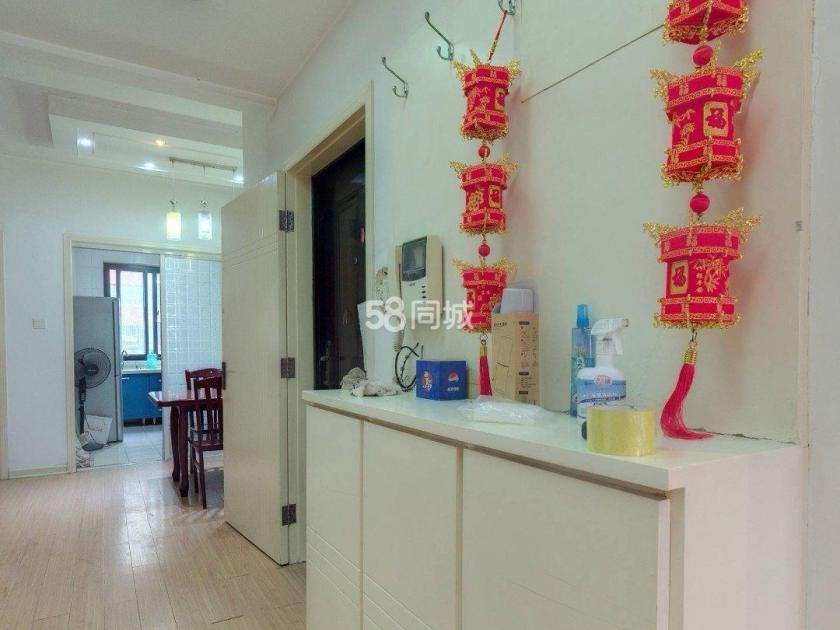 金色港湾 8居室 2900元/月
