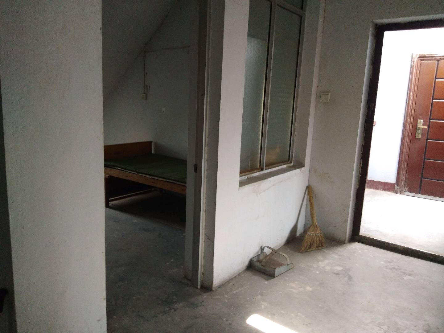 馨苑小区阁楼出租 随时看房·