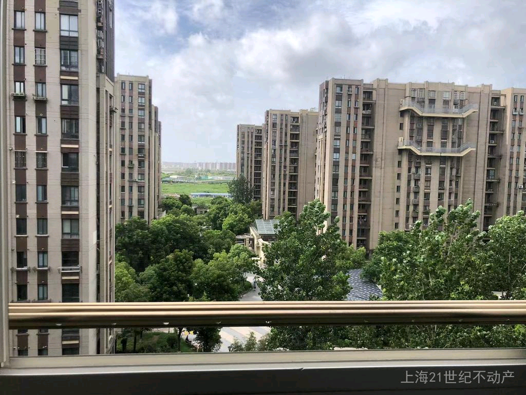 绿地新江桥城东区 随时看房·