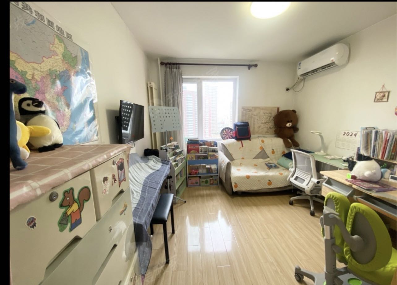 芳群园一区 2居室 6600元/月