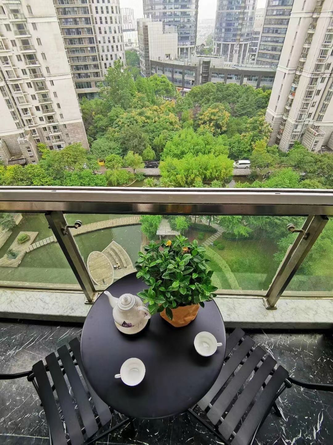 绿洲湖畔花园 随时看房·