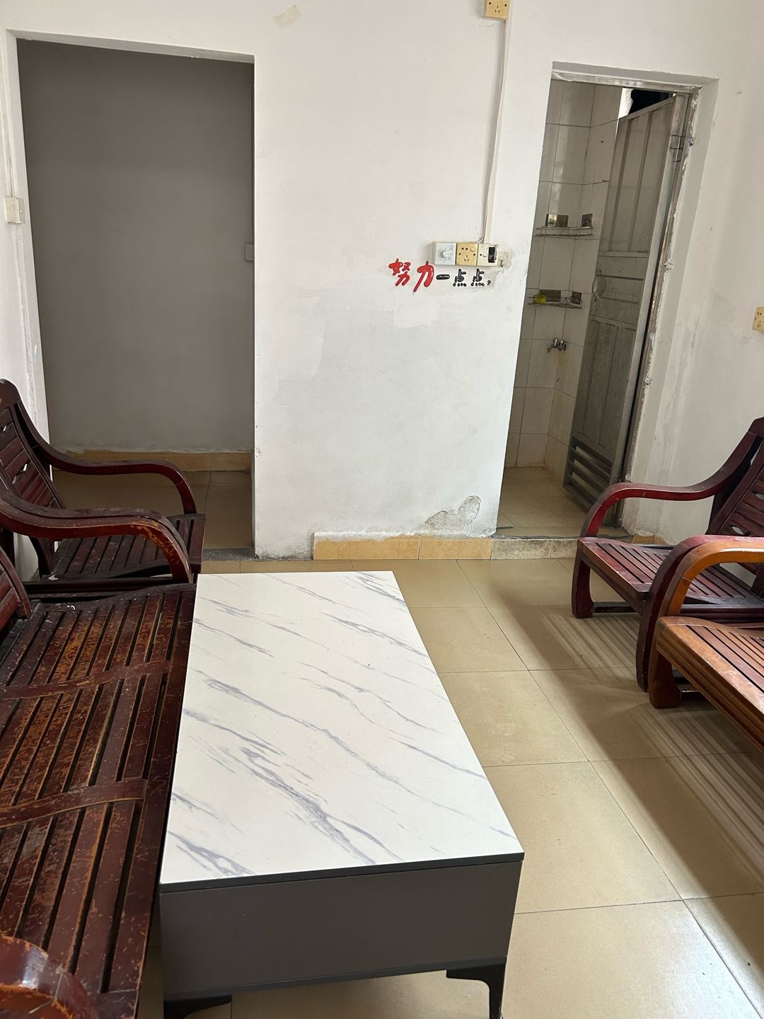 东城幼儿园对面 2居室 600元/月