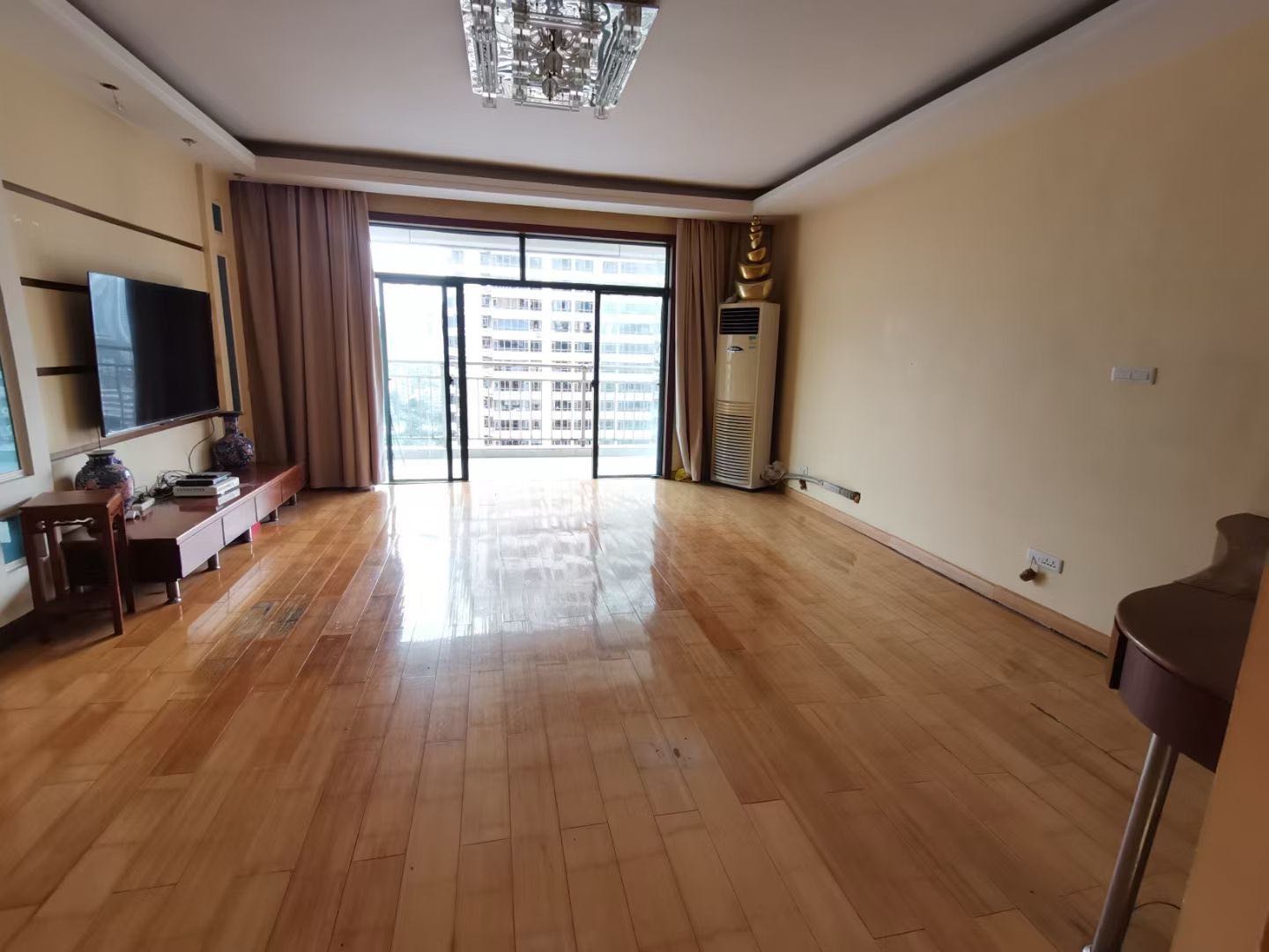 黄果树广场 随时看房·