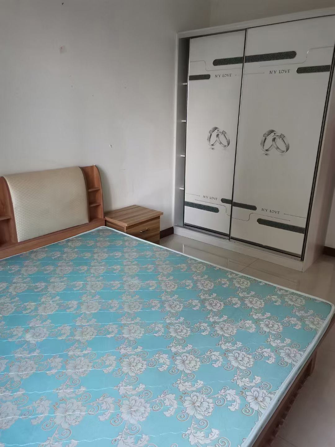 沿河豪庭。 随时看房·