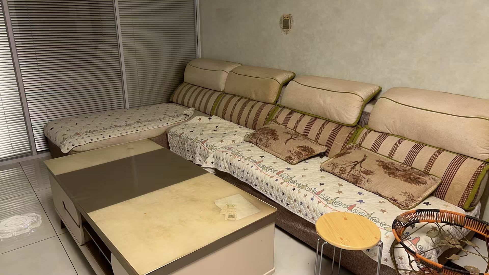 查张馨苑）