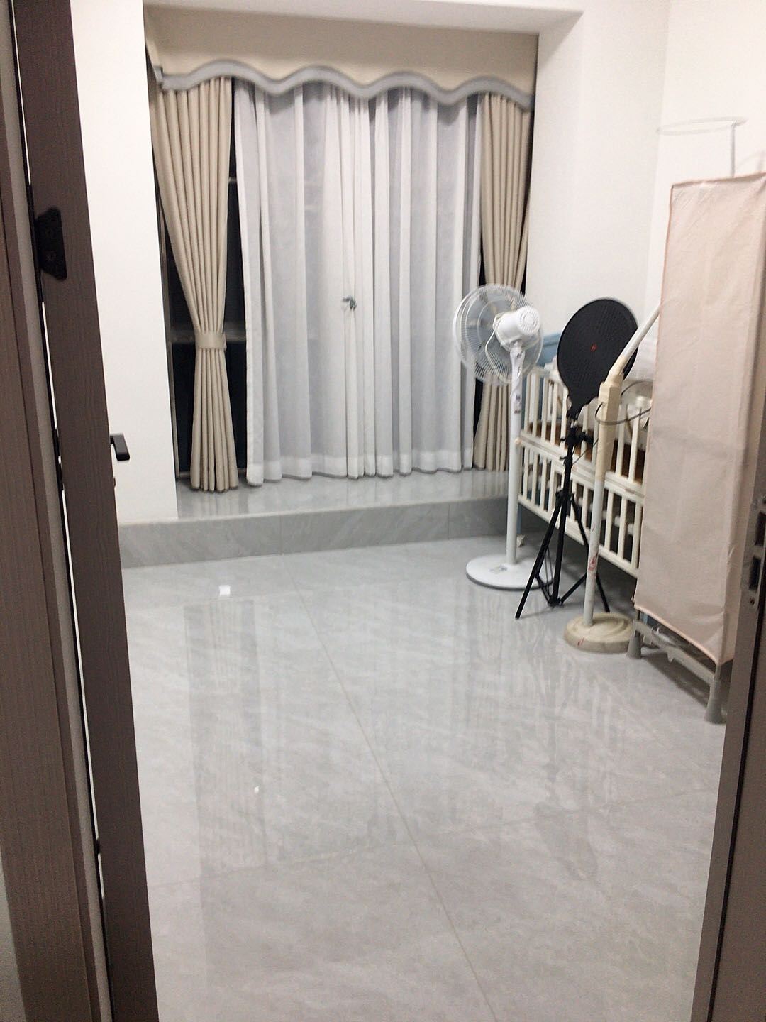 乔弘模范生 随时看房·