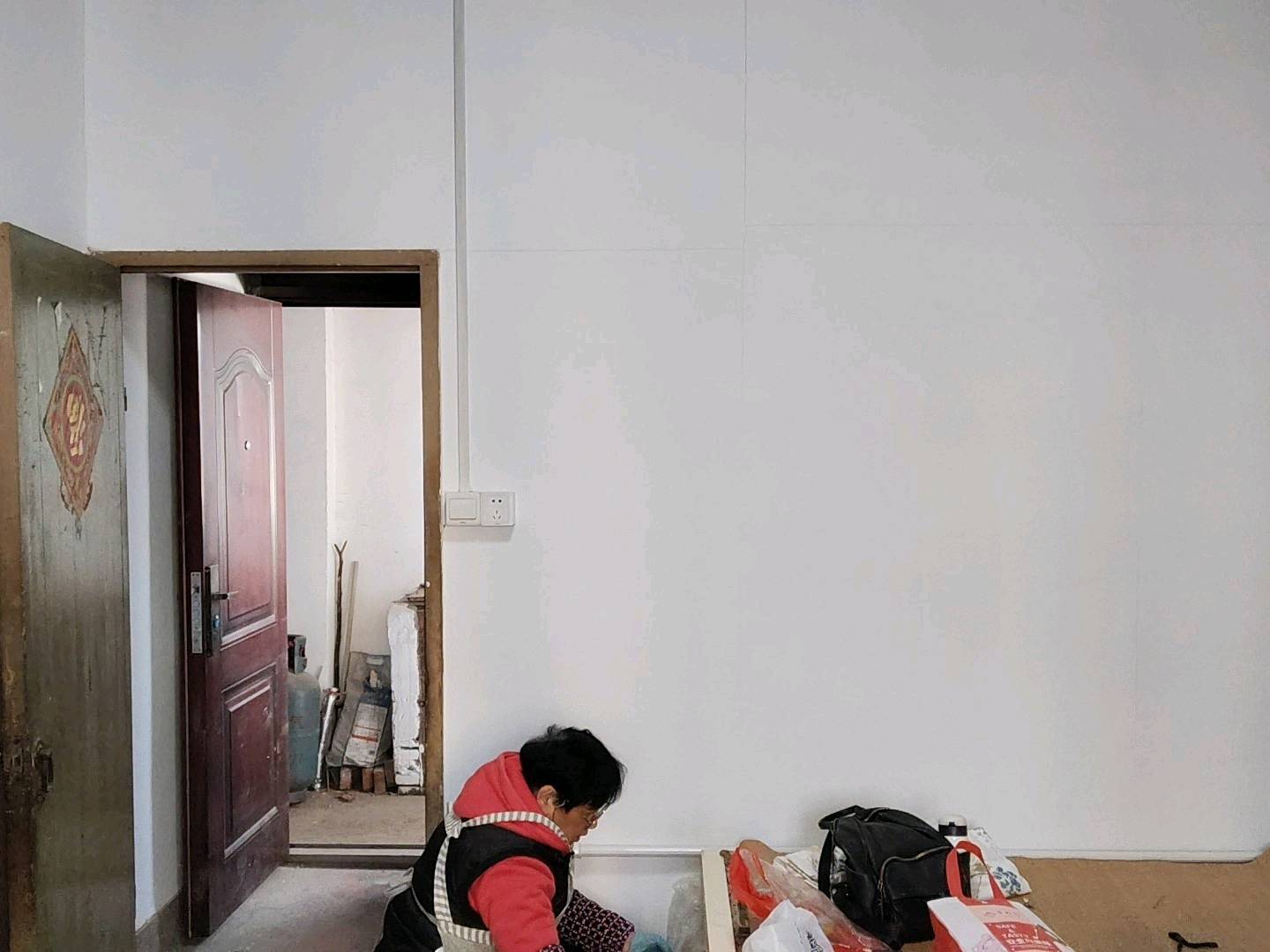 娄塘镇中大街。 随时看房·
