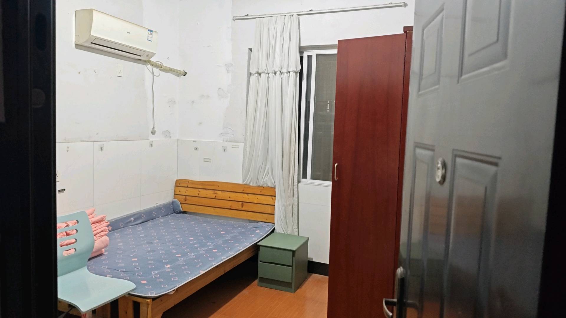 八堡社区 1居室 950元/月
