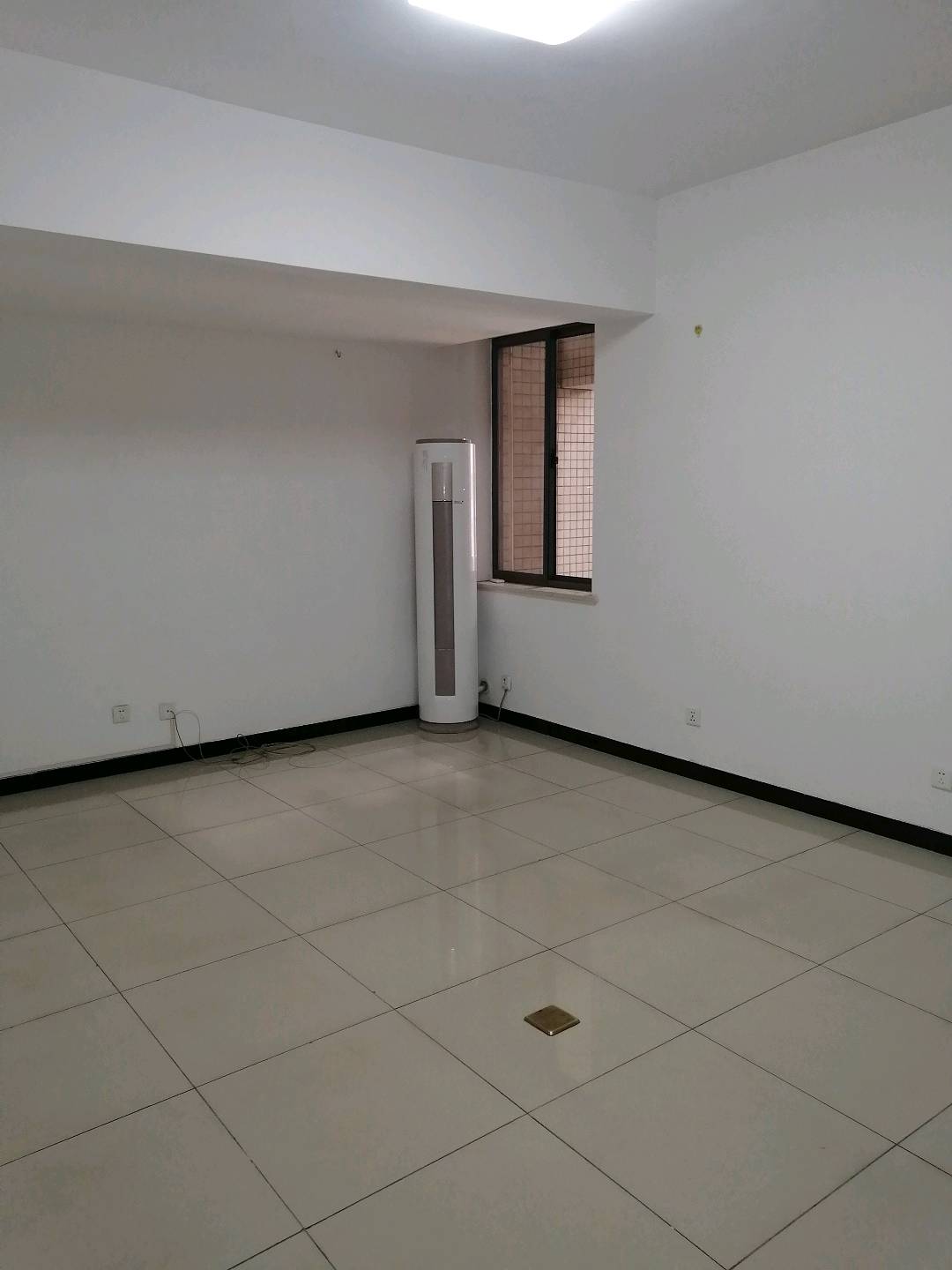 物资大厦 3居室 3600元/月