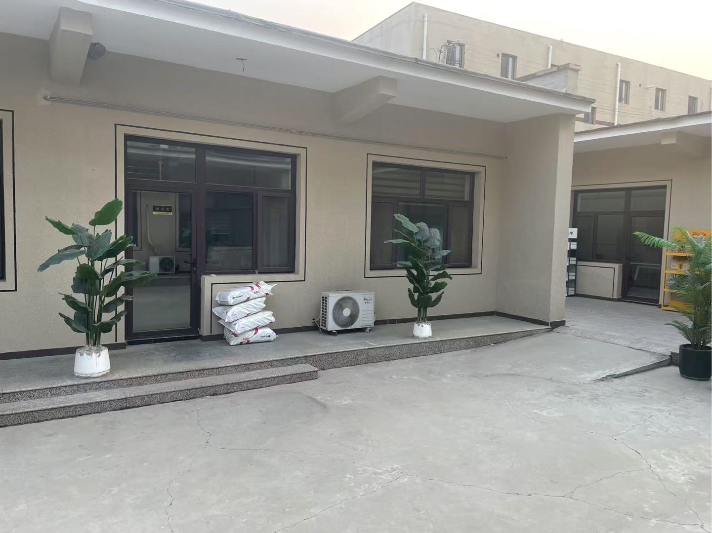 槐林西街大院 随时看房·