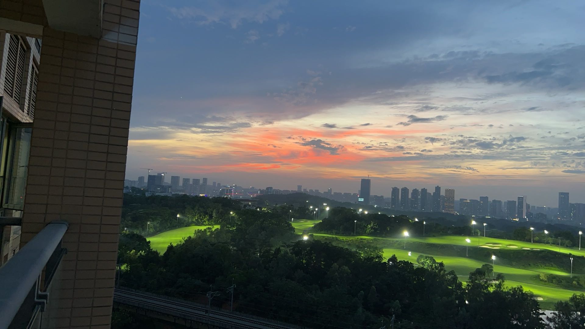 卓弘高尔夫雅苑 随时看房·