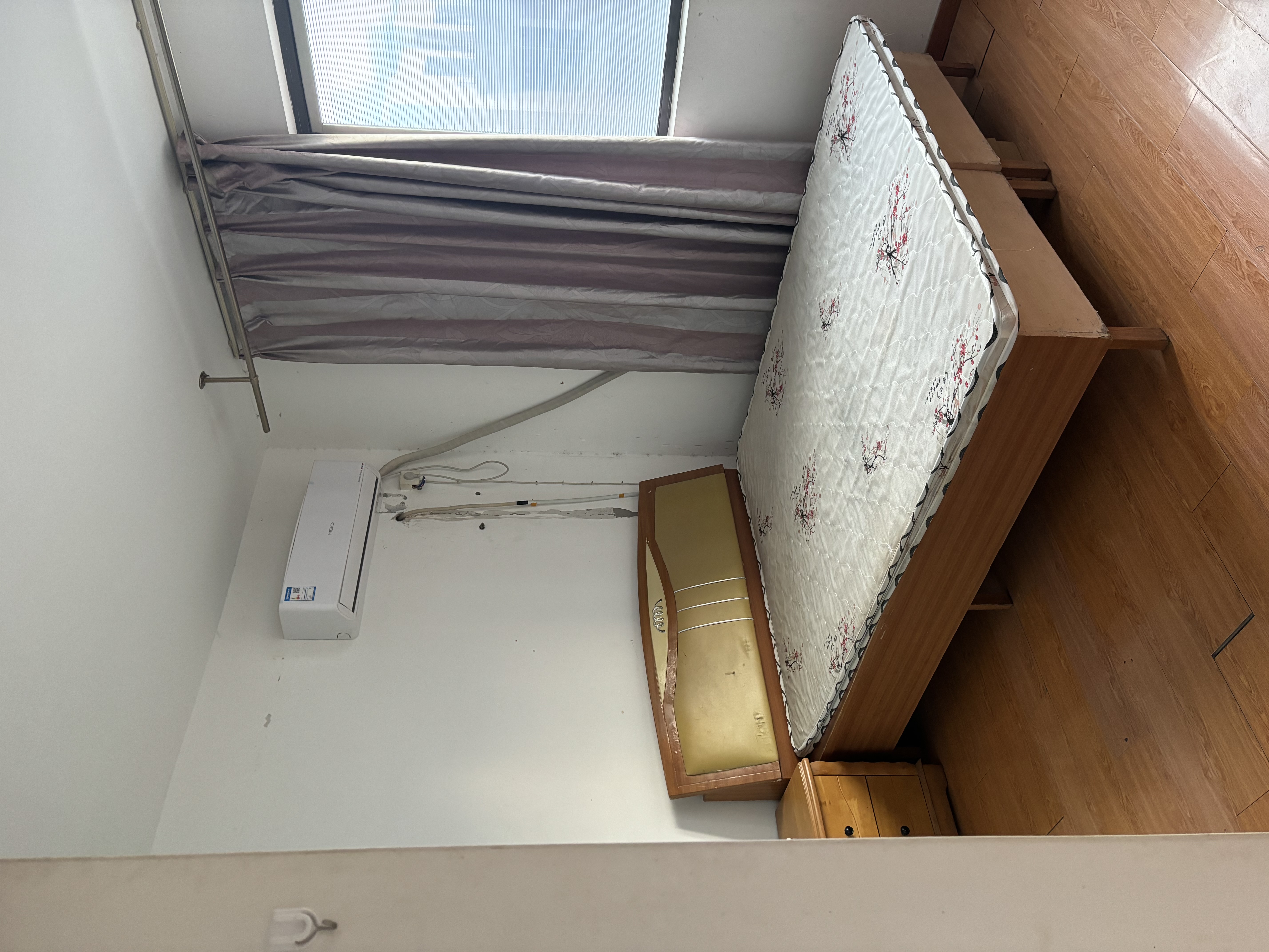恒辉假日广场 3居室 2400元/月