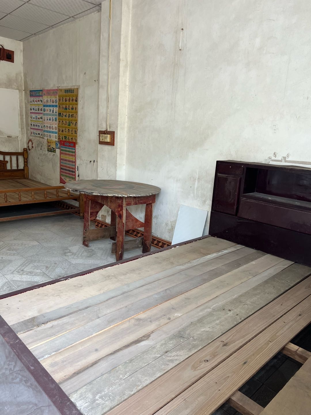 广西壮族自治区来宾市兴宾区迁江华侨农场市场旁）