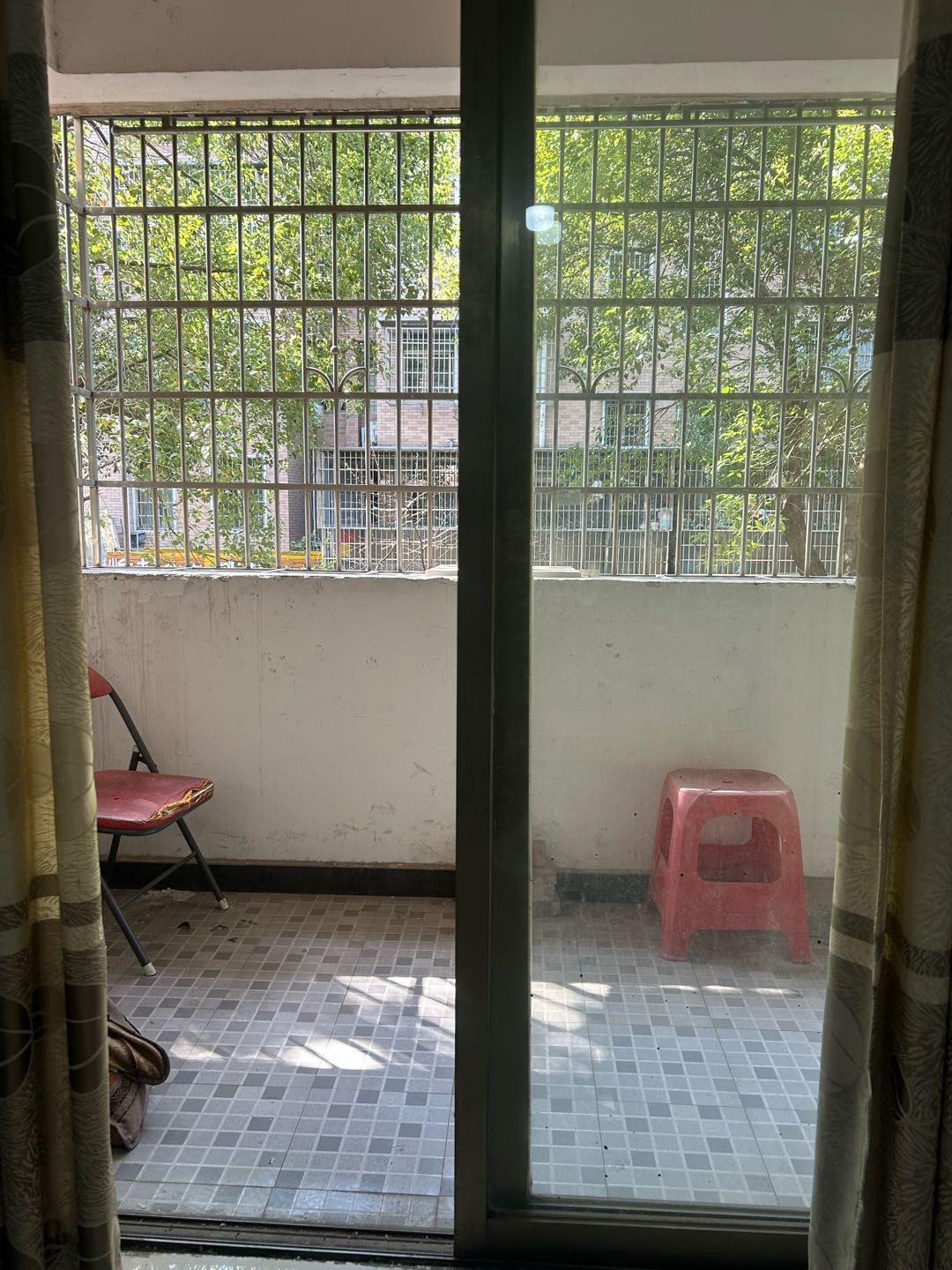 黄鹤小区 随时看房·