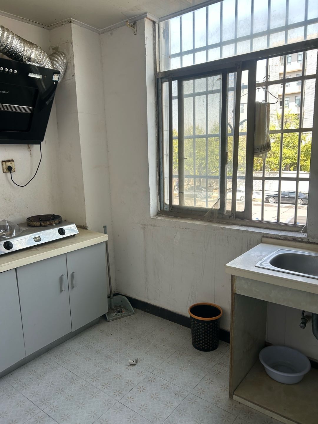 黄鹤小区 随时看房·