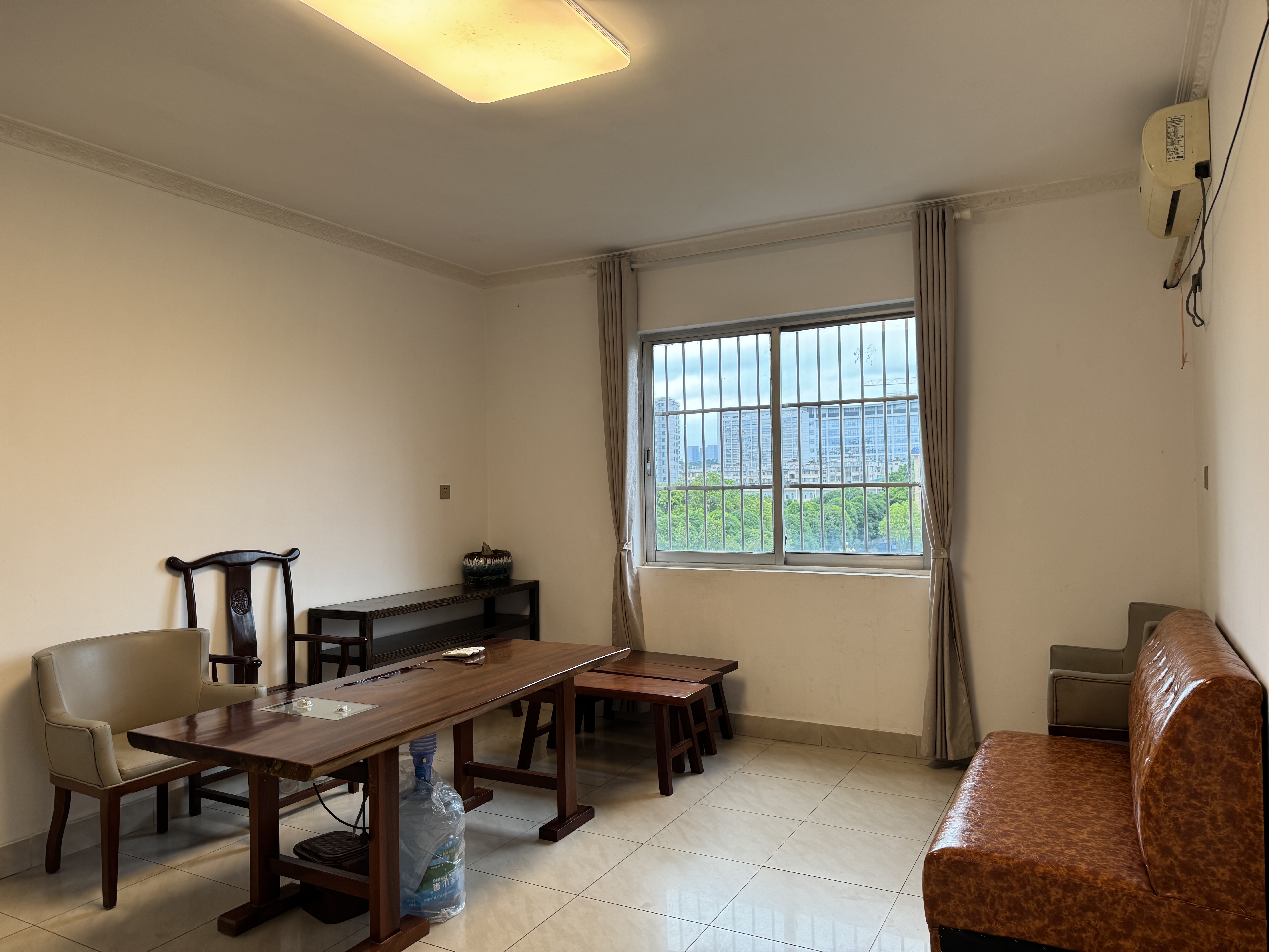 海洲大楼 3居室 1600元/月