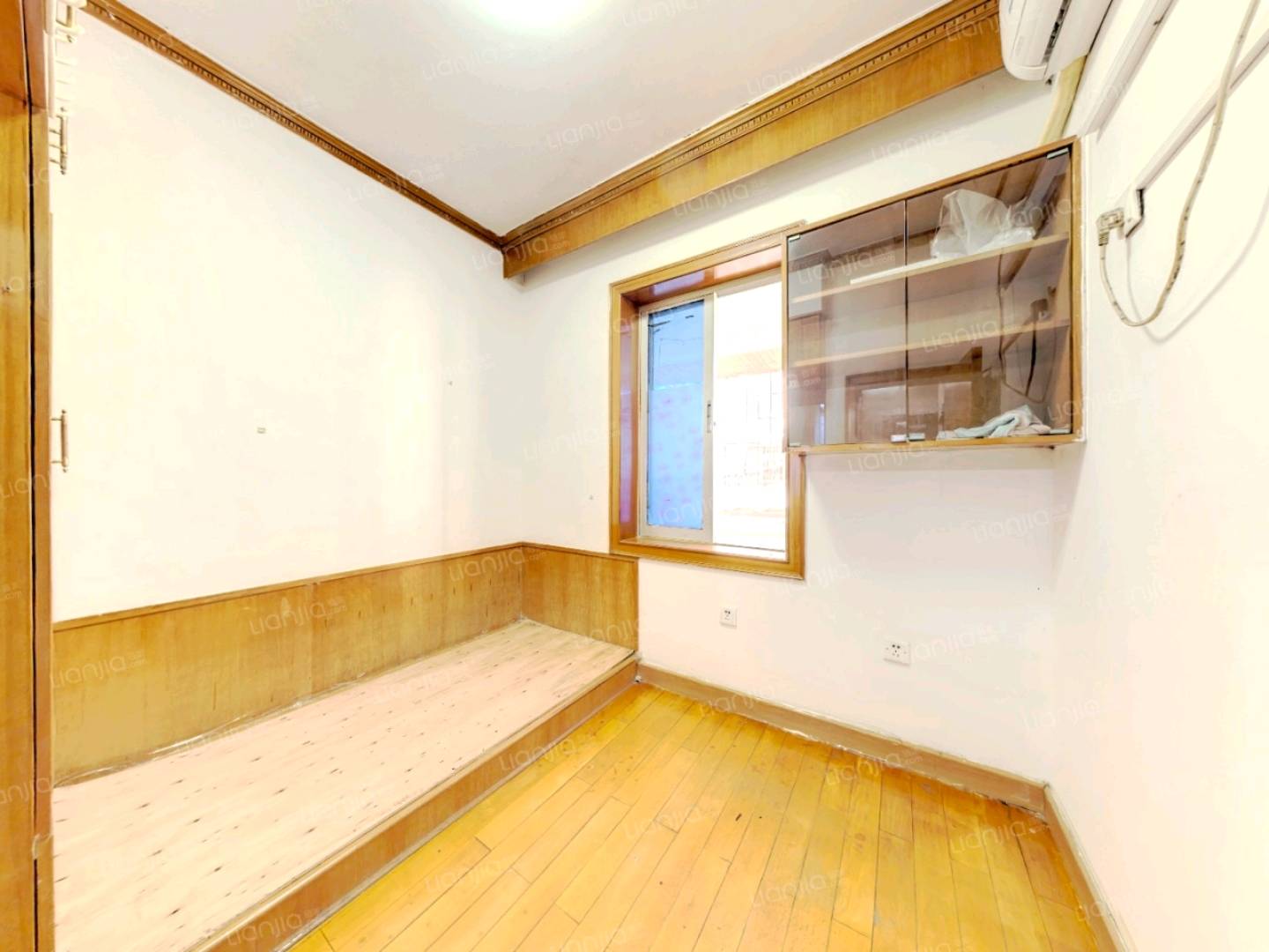 龙屋小区 随时看房·