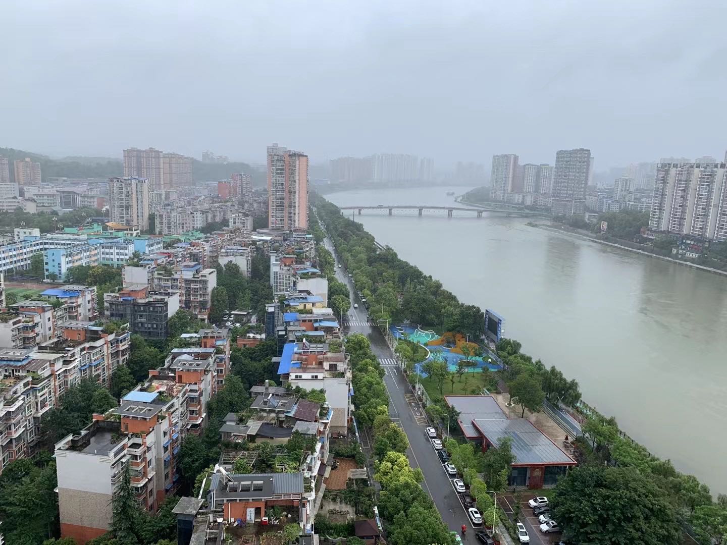 东湖胜景 随时看房·