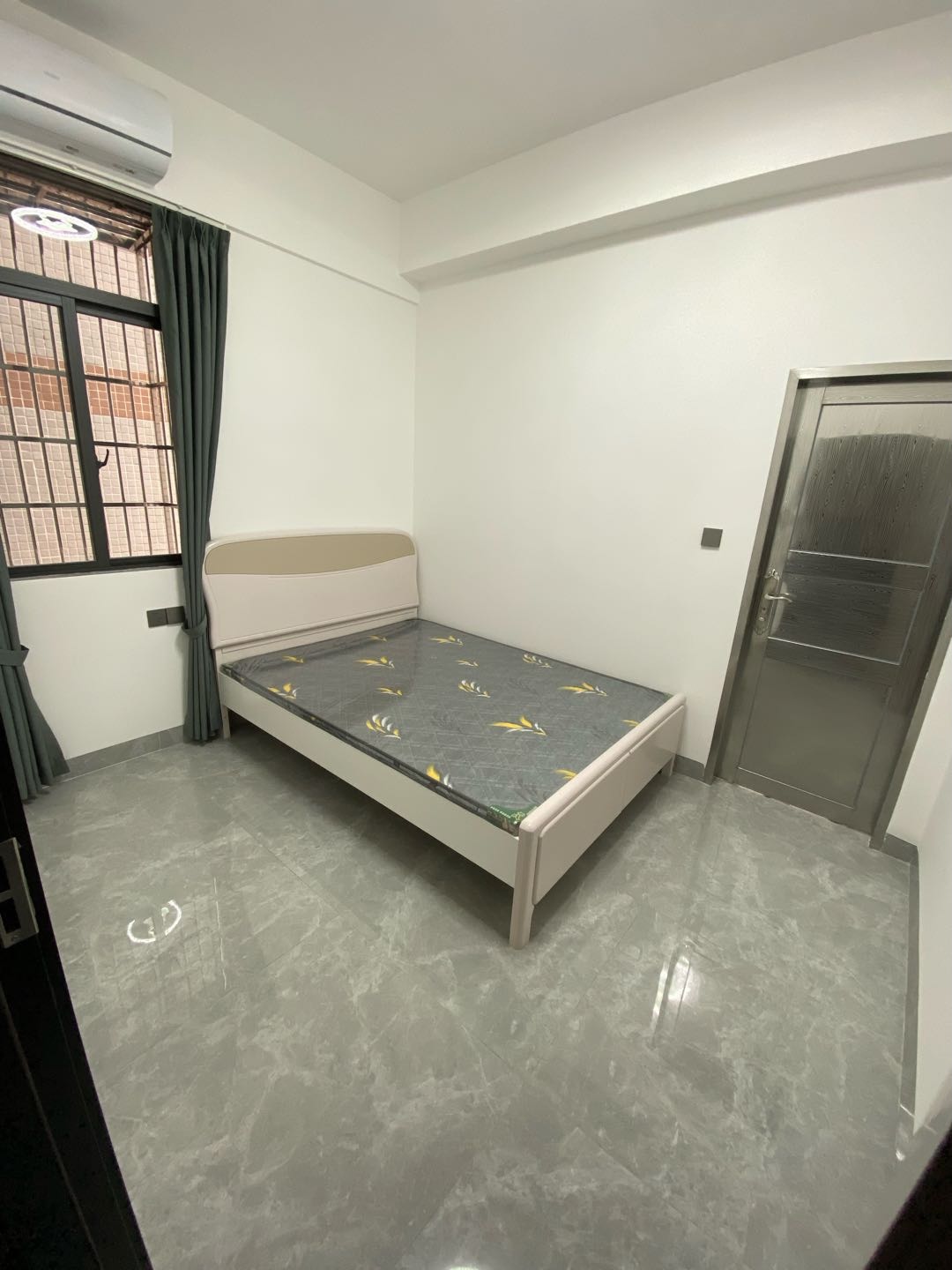 盛世华庭小区门口对面自建房 随时看房·
