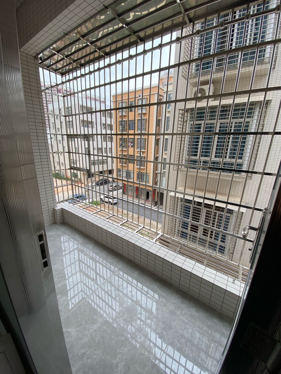 盛世华庭小区门口对面自建房 随时看房·