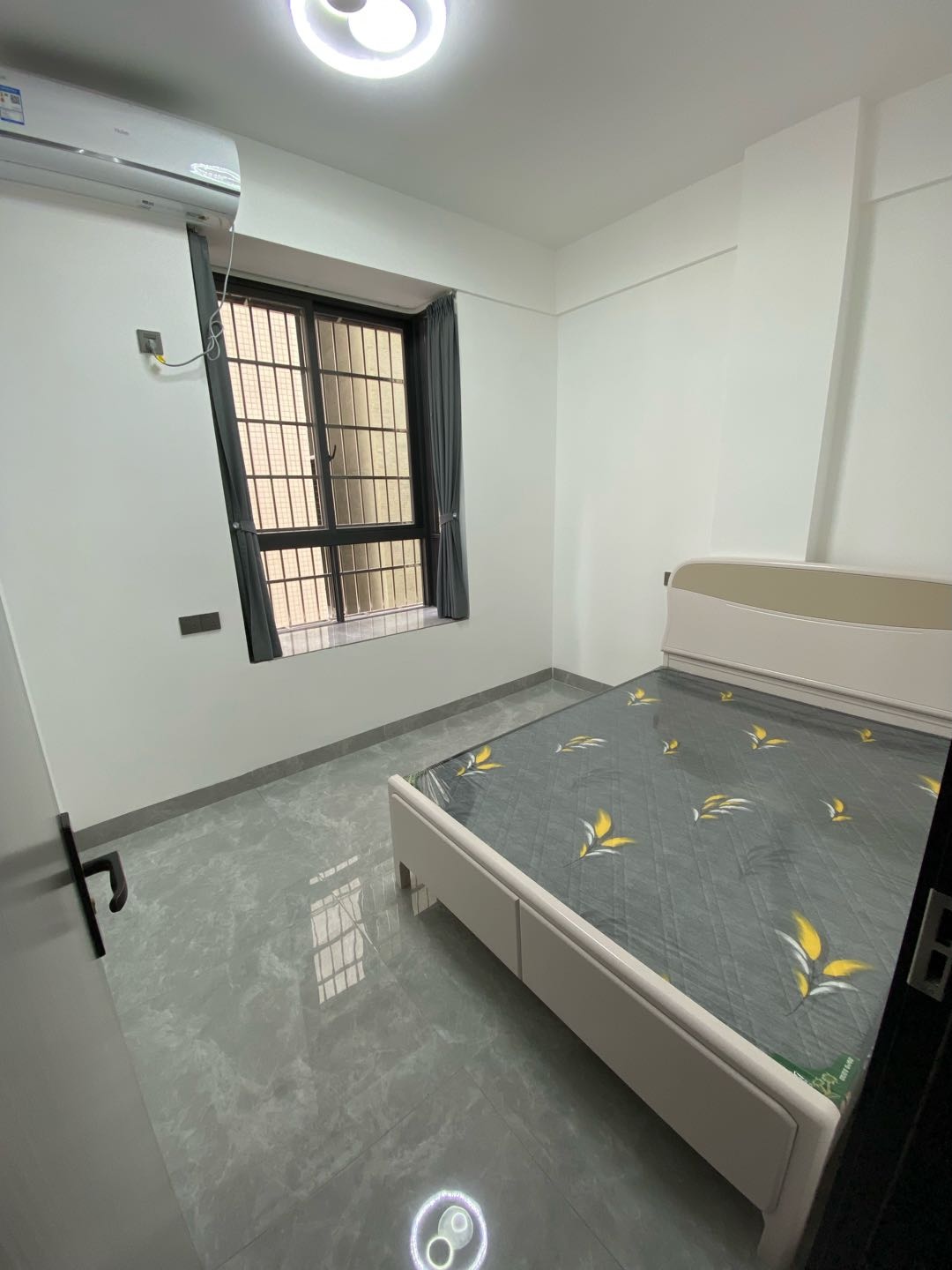 盛世华庭小区门口对面自建房 随时看房·