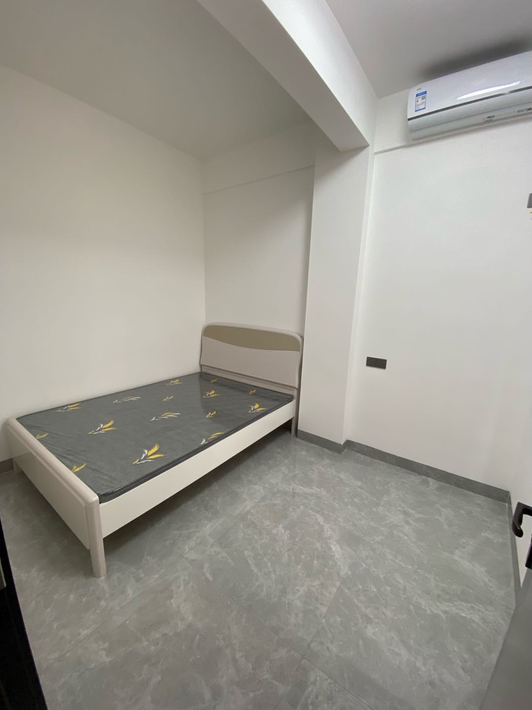 盛世华庭小区门口对面自建房 随时看房·