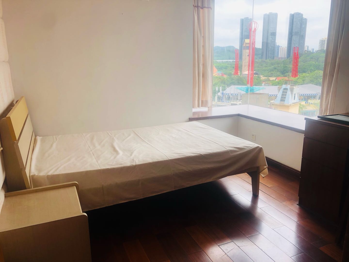 假日湾华庭 随时看房·