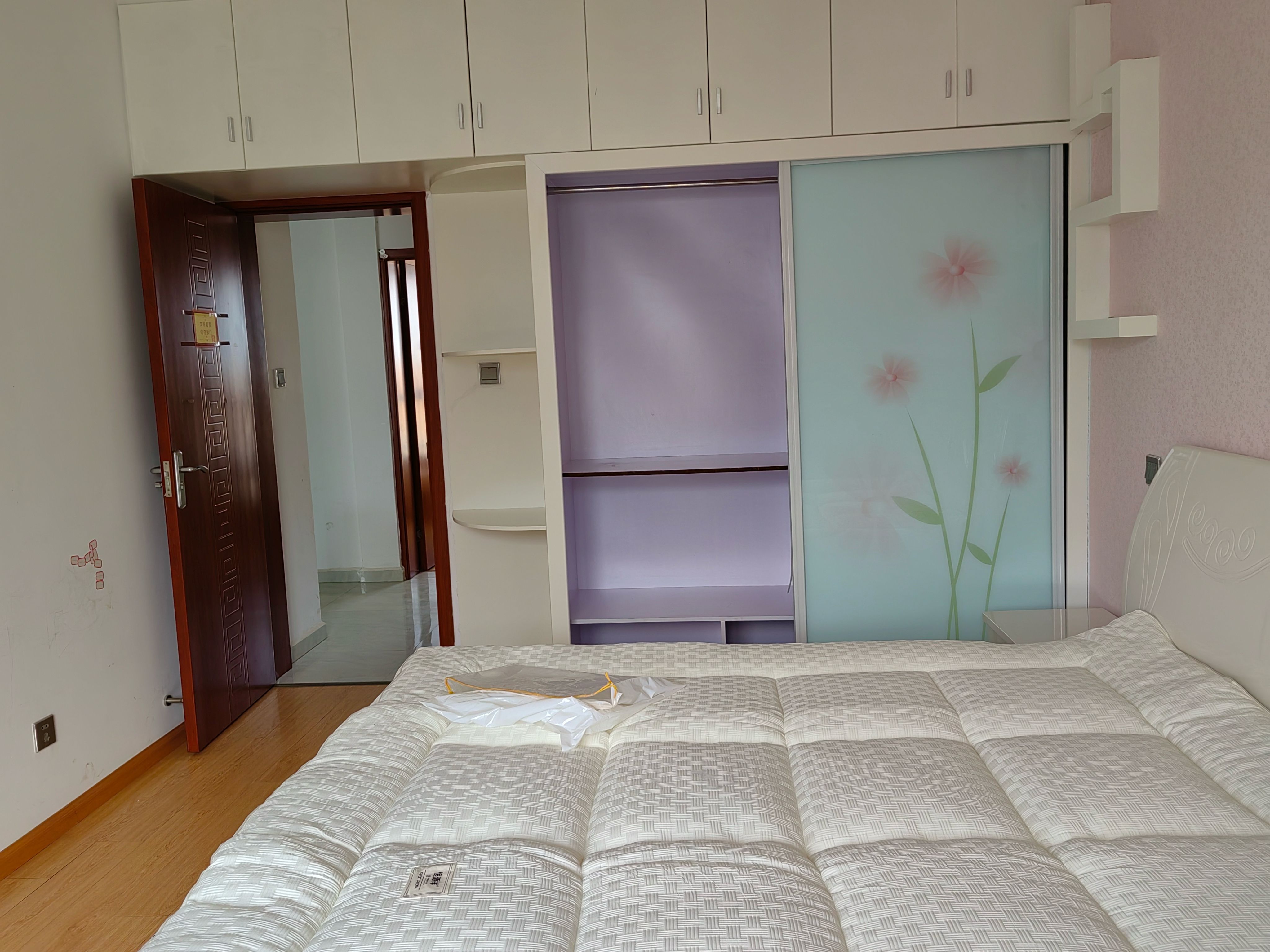 琪年时代建材城 随时看房·