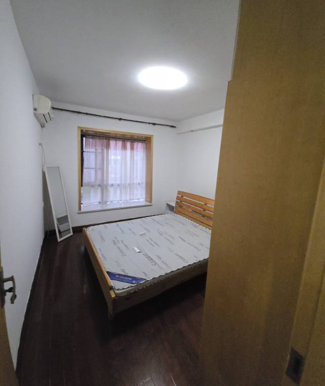 金色池塘 3居室 2200元/月