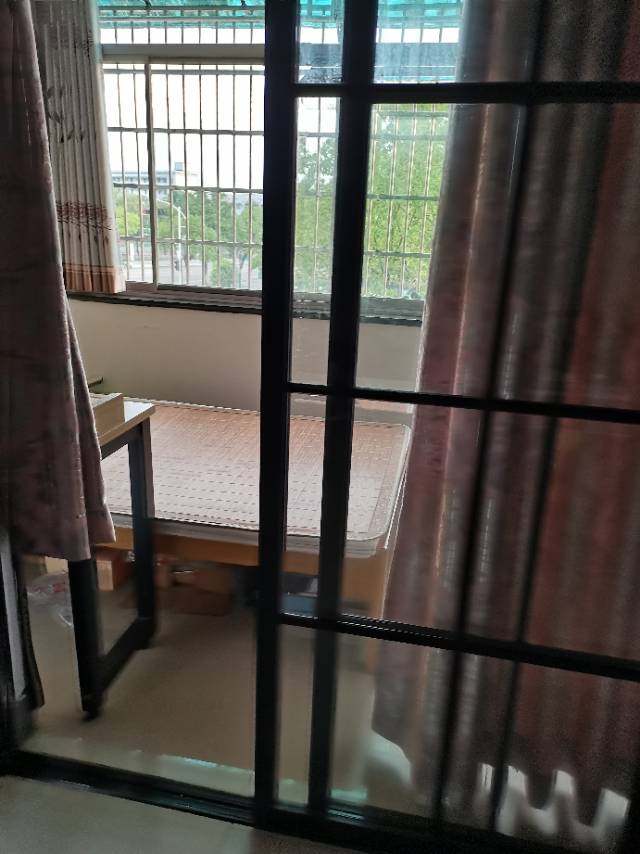 朝阳小区 随时看房·