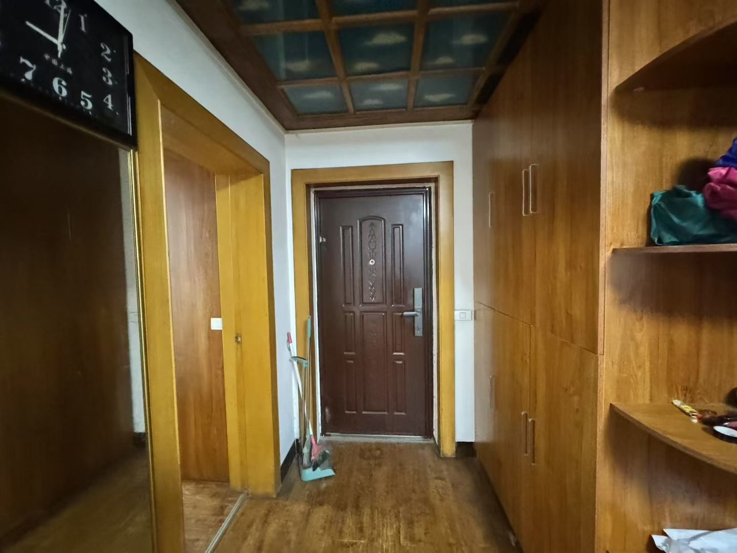 曙光服装厂家属楼 随时看房·