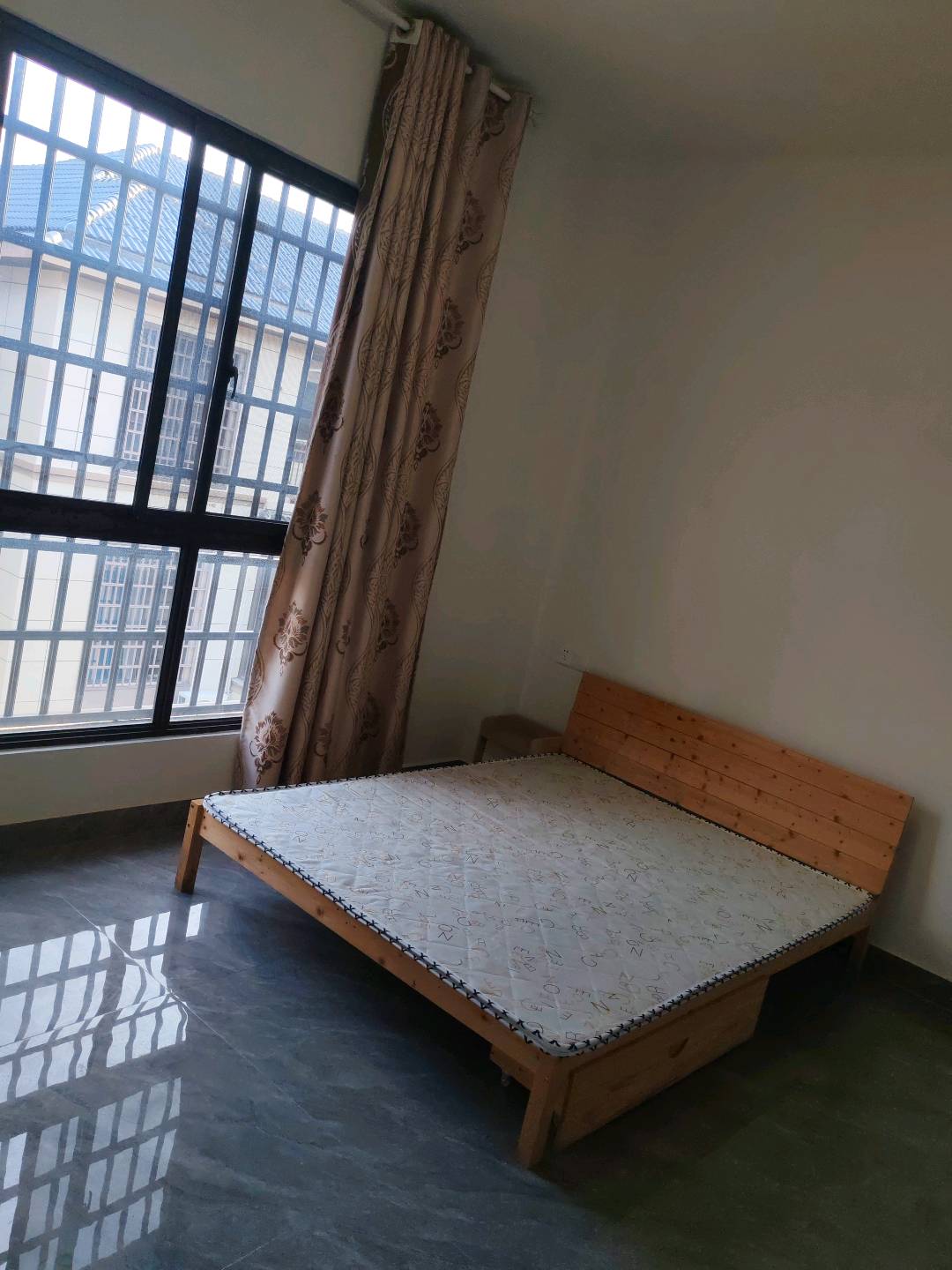 吴洲安置小区一期44栋东 随时看房·