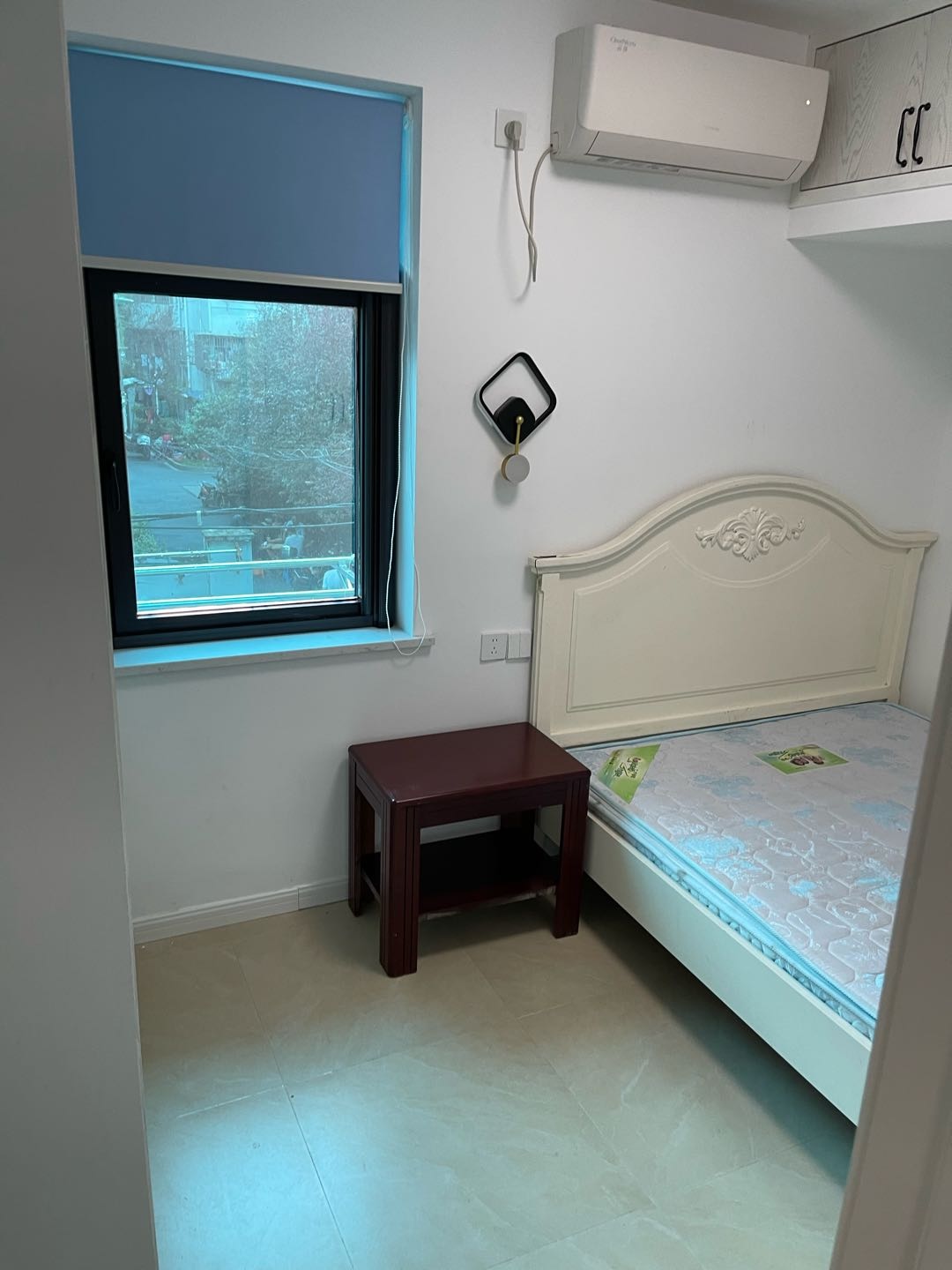 大学路小区旁 1居室 3300元/月