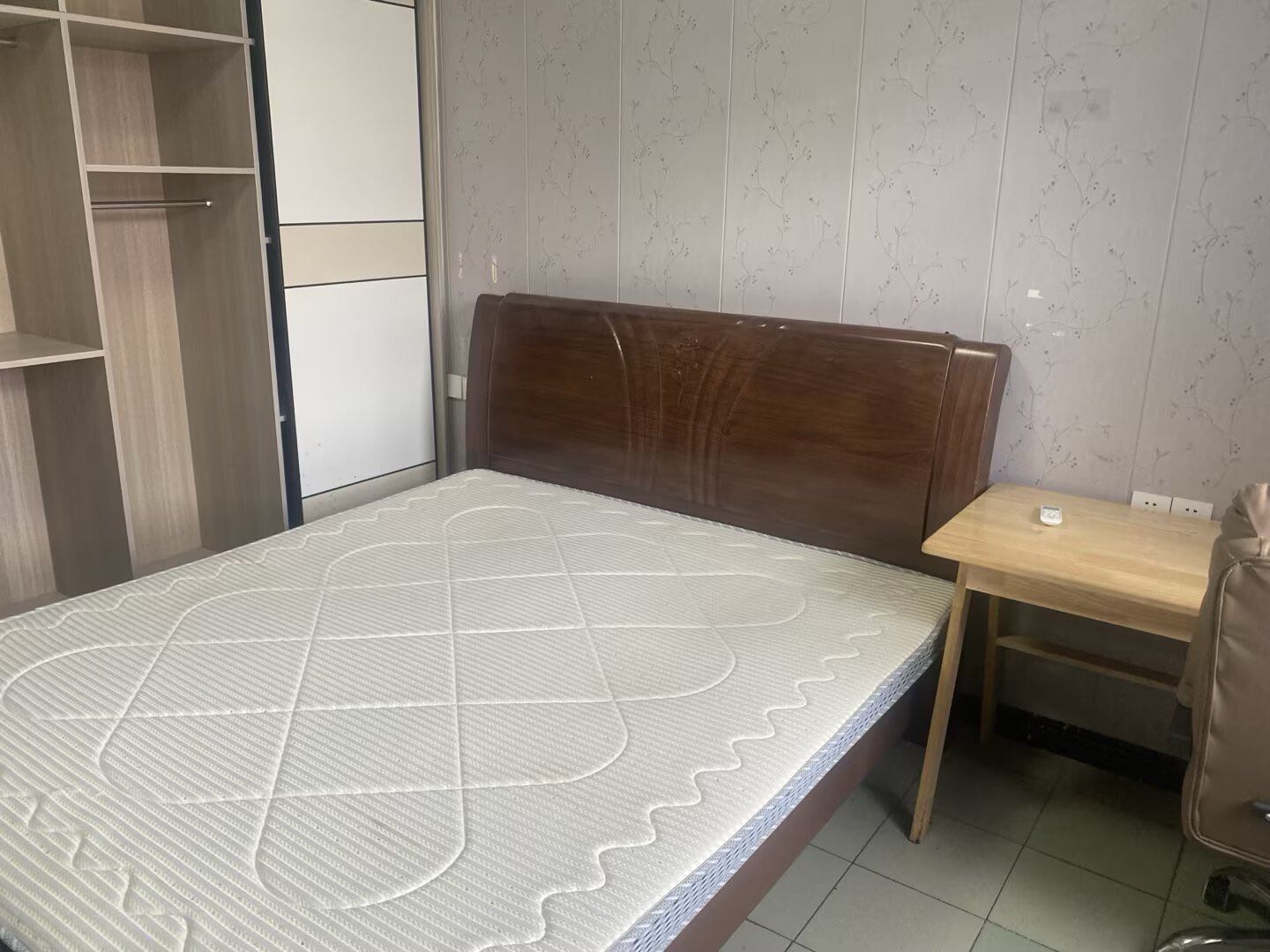 府东新村 随时看房·