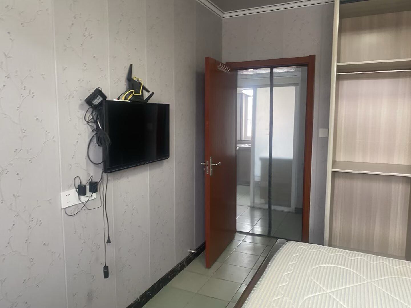 府东新村 随时看房·