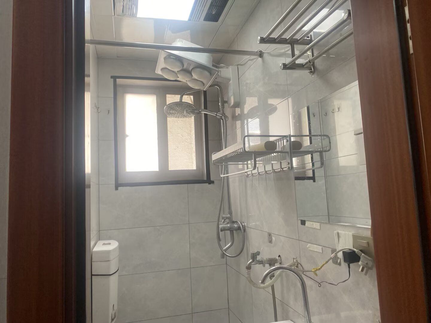 府东新村 随时看房·