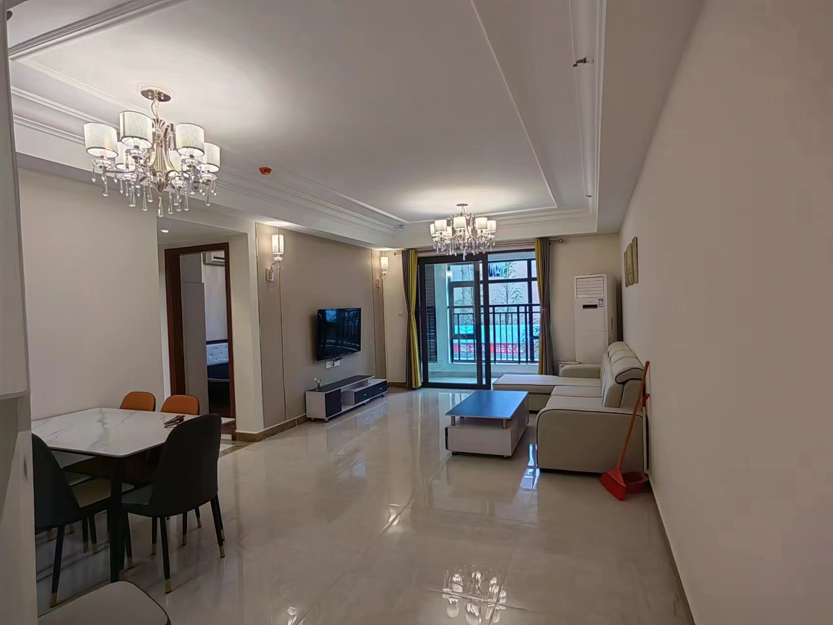 恒大轨道时代 随时看房·