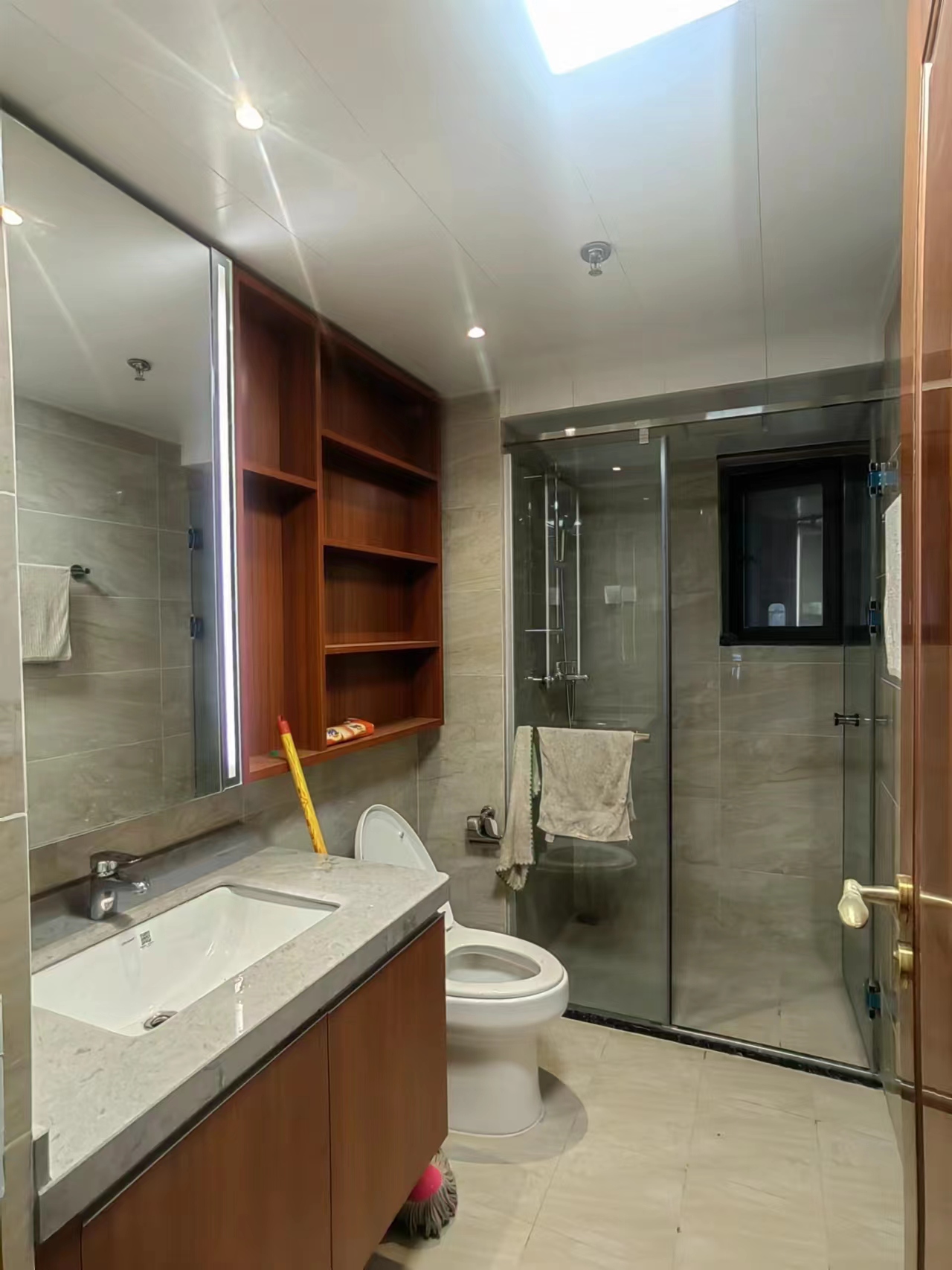 恒大轨道时代 随时看房·