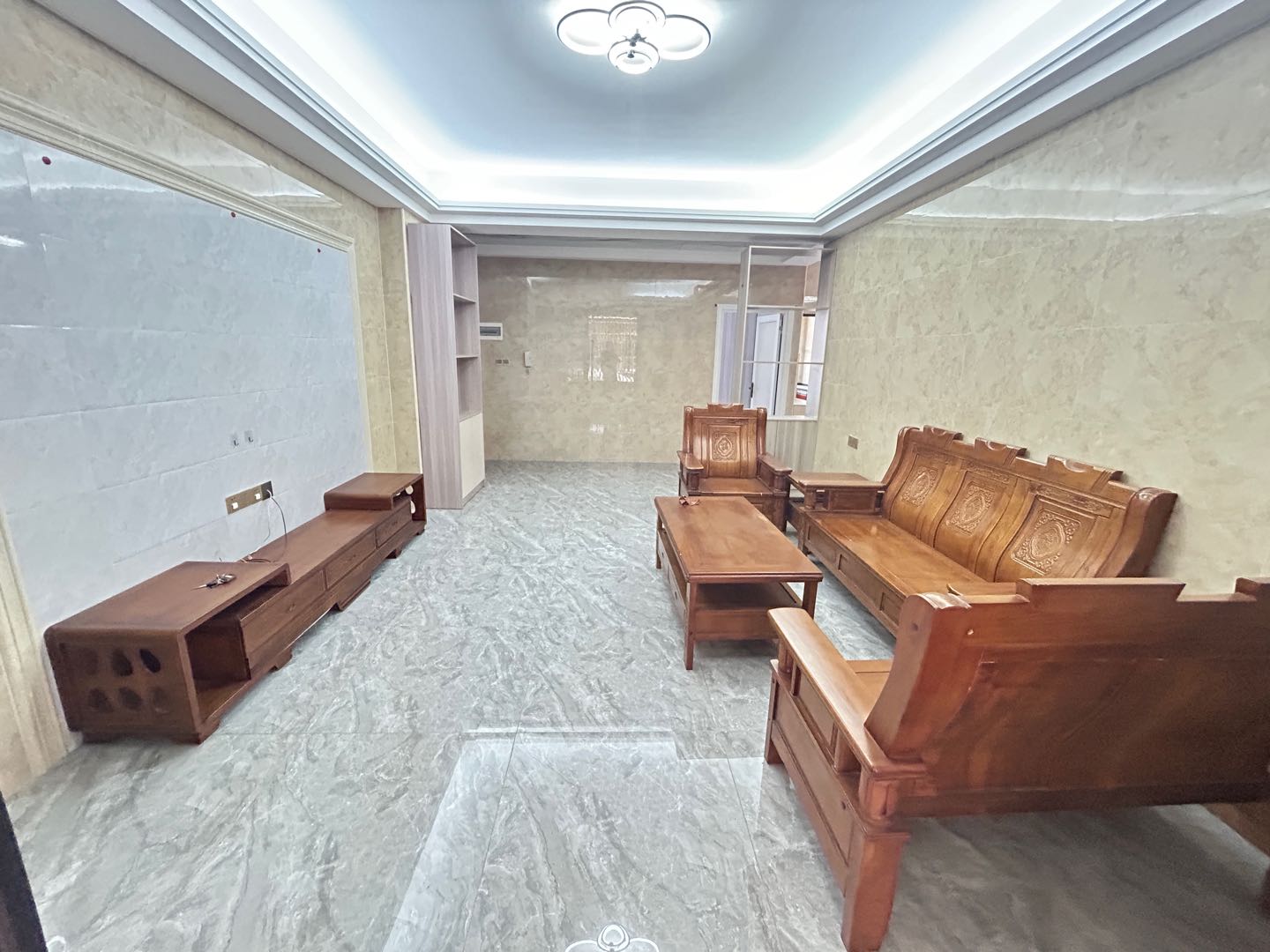 晋兴里 3居室 1800元/月