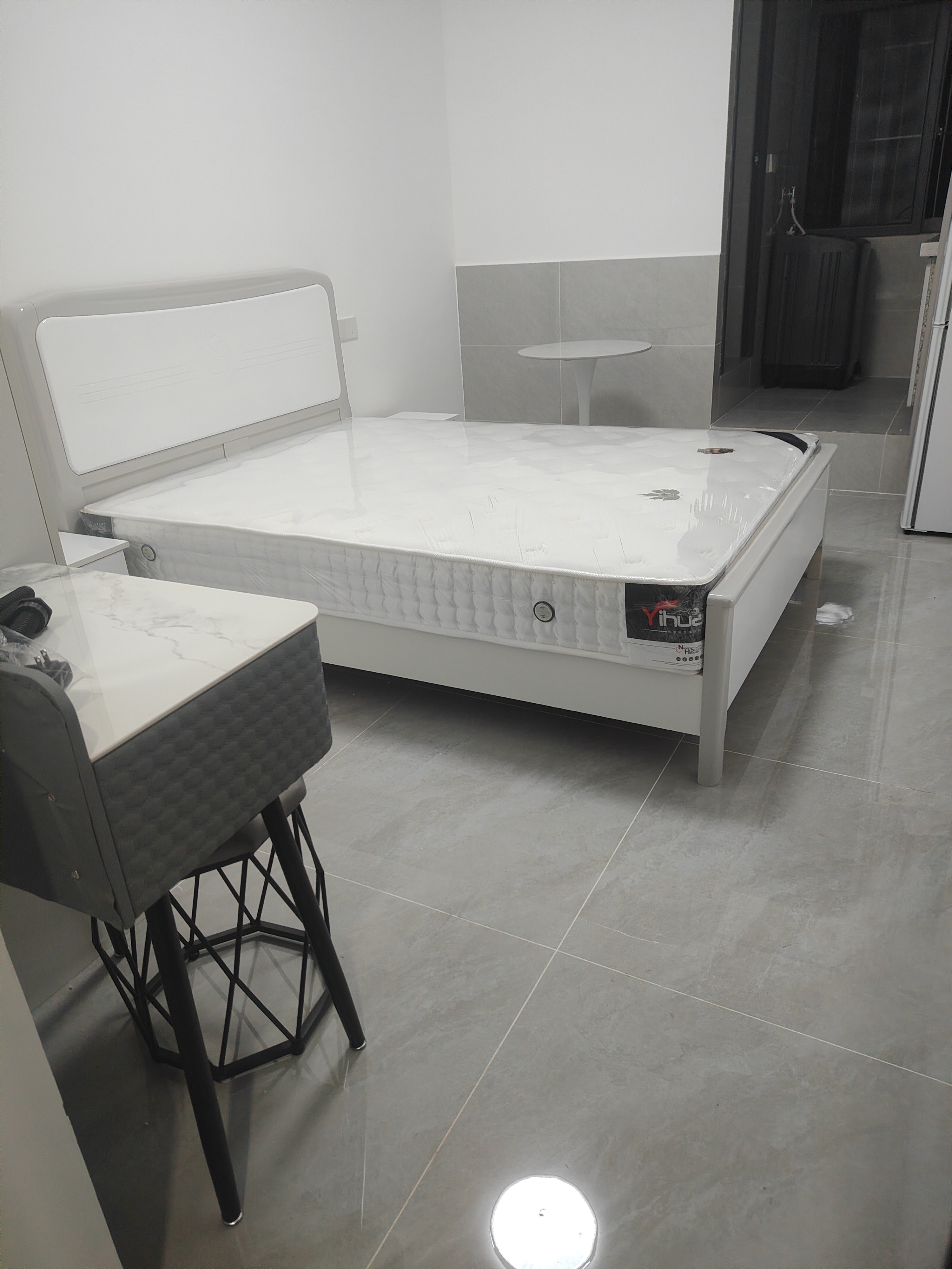 红运花园 1居室 1350元/月