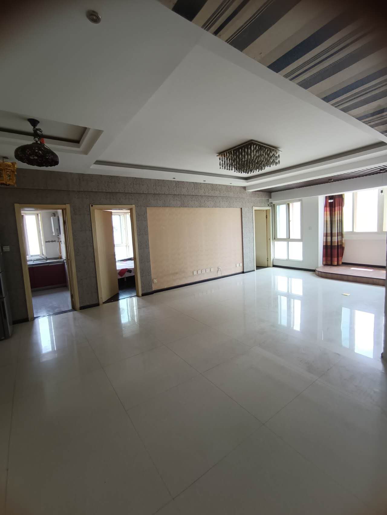 盛隆广场太白苑 3居室 2350元/月